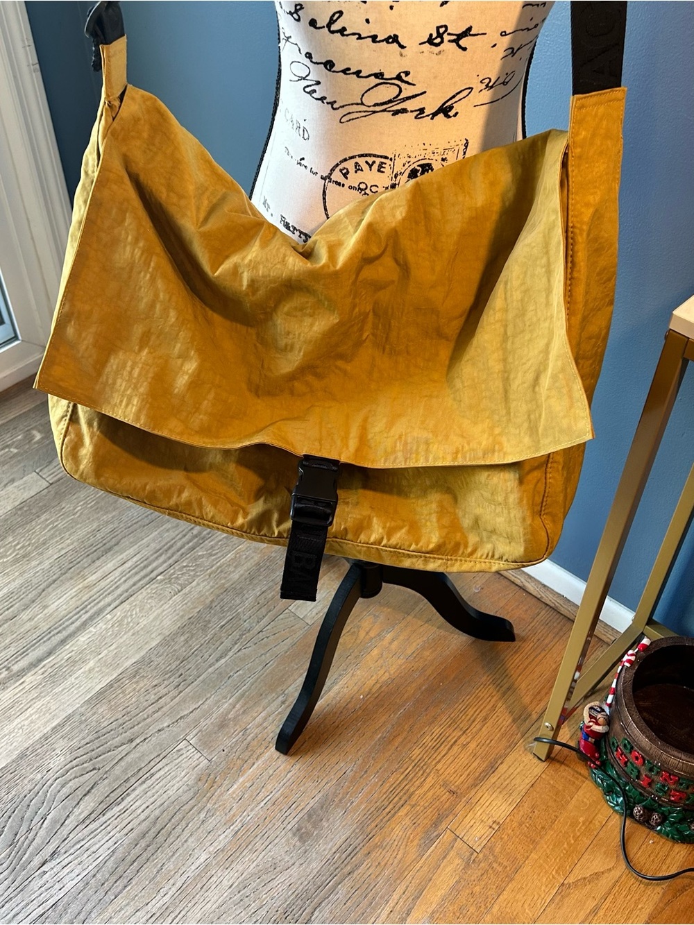 Baggu Sport Messenger Bag Camel - Picture 11 of 11